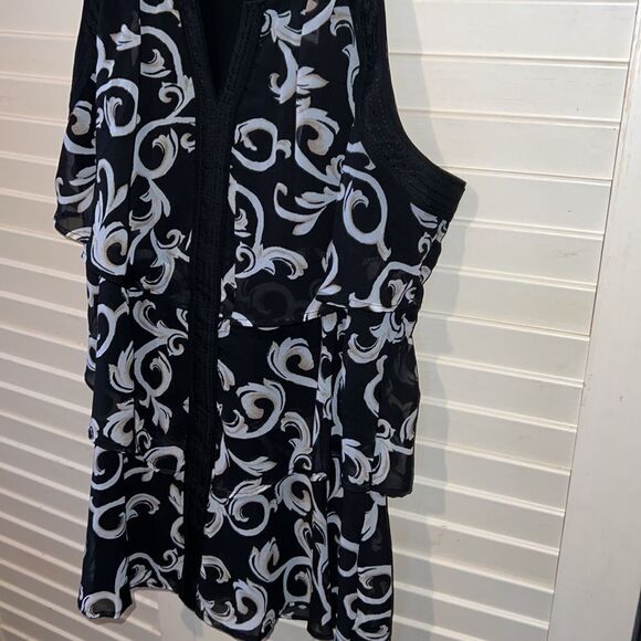 White House Black market sleeveless ruffle blouse size small - Picture 4 of 8